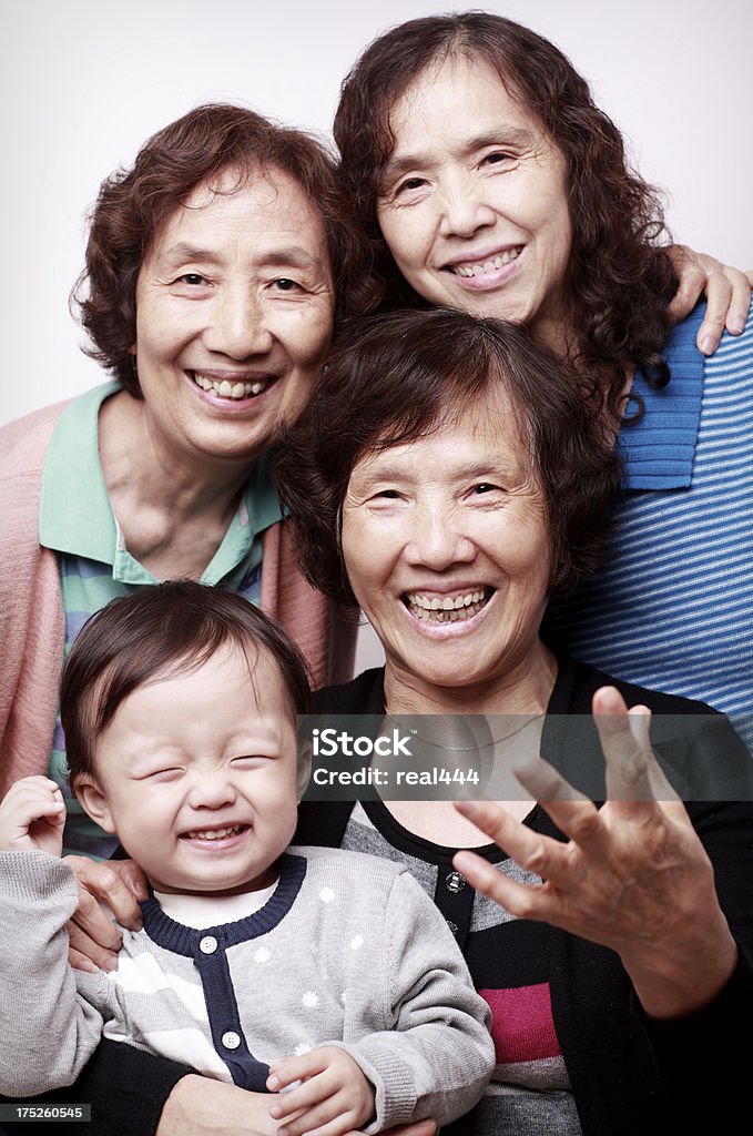 Familia feliz asiática - Foto de stock de 12-17 meses libre de derechos