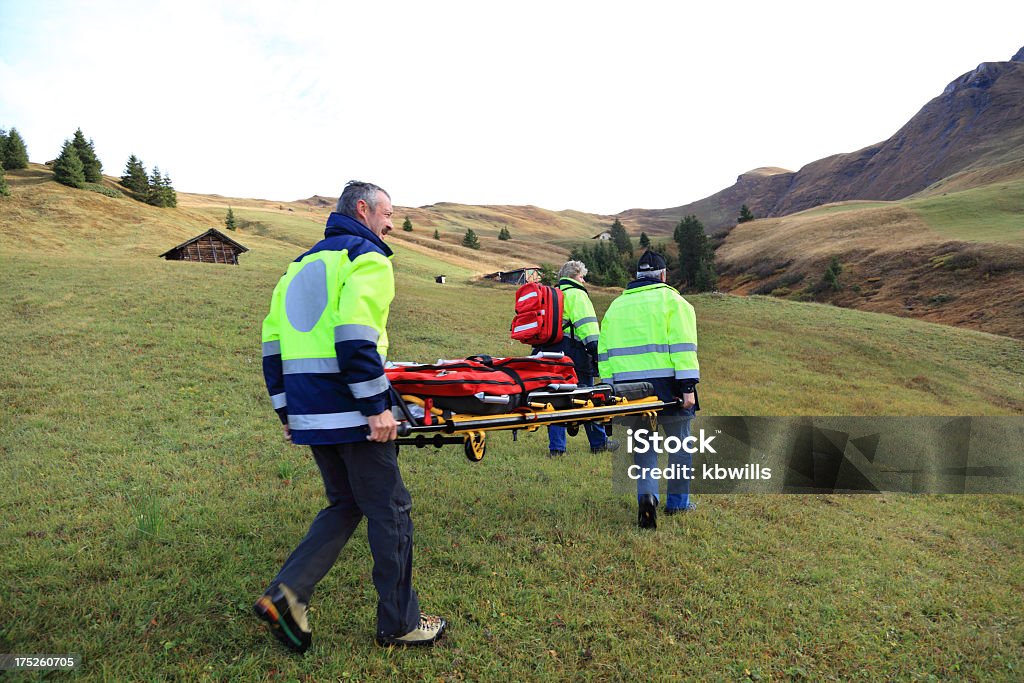 swiss mountain equipo de rescate en alpes bernese alpes - Foto de stock de Alpes Europeos libre de derechos