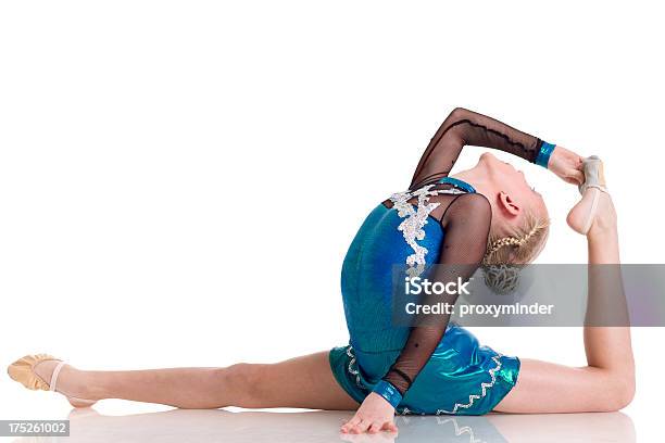 Photo libre de droit de Gymnaste Girl Isolé Sur Blanc banque d'images et plus d'images libres de droit de 8-9 ans - 8-9 ans, A la mode, Activité physique