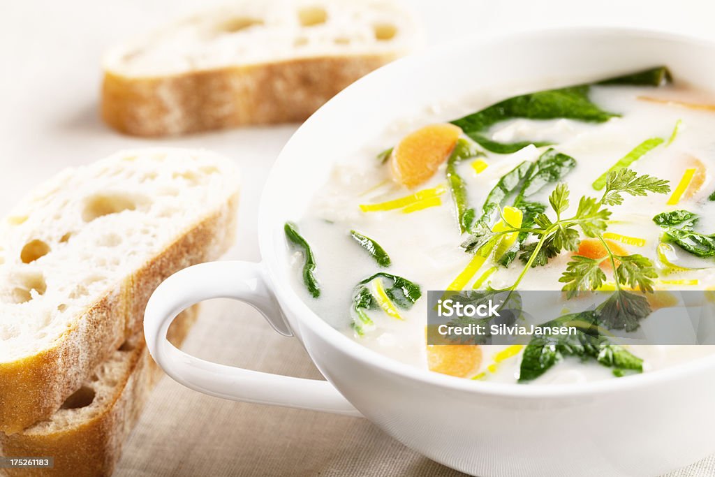 Sopa de verduras frescas - Foto de stock de Perifollo libre de derechos