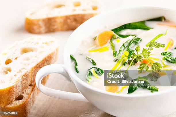 Foto de Sopa De Legumes Frescos e mais fotos de stock de Cerefólio - Cerefólio, Sopa, Alho porró