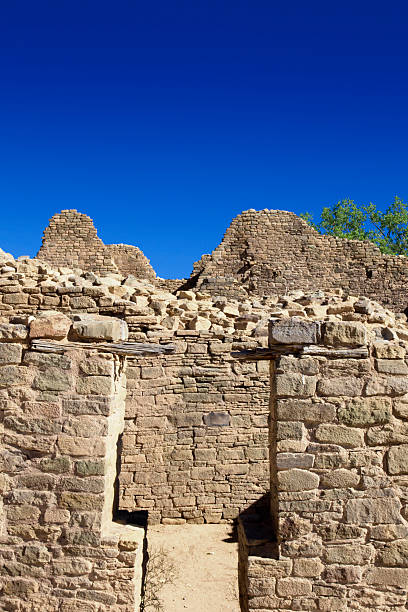 アステカ廃墟国定記念物 - aztec ruins national monument anasazi anasazi ruins dry ストックフォトと画像