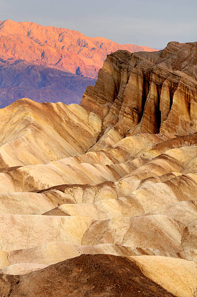 manhã nascer do sol paisagem do vale da morte zabriskie point,, califórnia, eua - awe death valley desert sandstone sunrise imagens e fotografias de stock