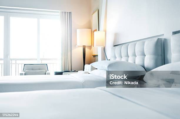 베개 배치되어 침대 호텔 객실에 대한 스톡 사진 및 기타 이미지 - 호텔 객실, 침대, 호텔