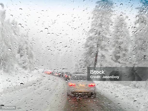 Condução Nevadascomment Molhado - Fotografias de stock e mais imagens de Neve - Neve, Sierra Nevada da Califórnia, Conduzir