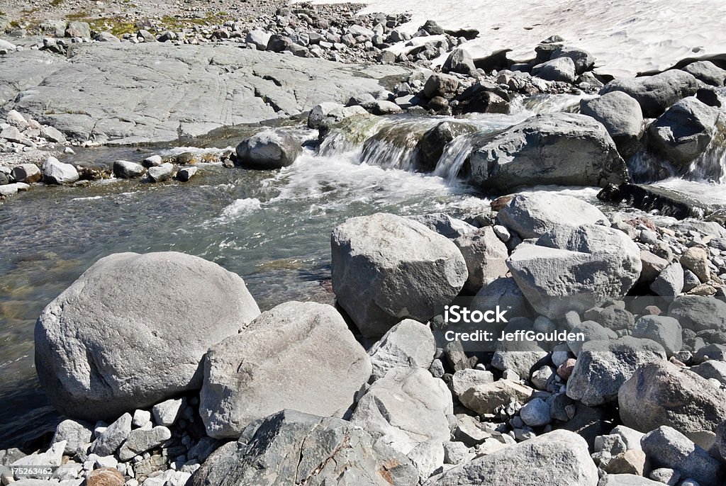 Creek passando de um remanescente Glacial - Foto de stock de América do Norte royalty-free