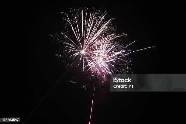 Feuerwerk Stockfoto und mehr Bilder von Feiern - Feiern, Feuerwerk, Fotografie