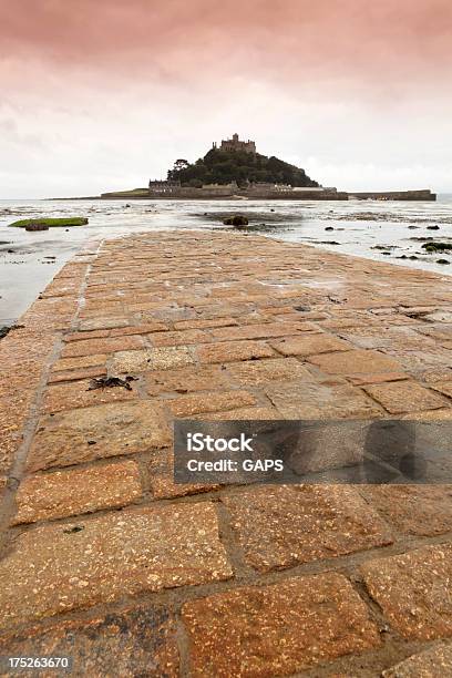 Widok Z Dołu Na Causeway Do St Michaels Mount - zdjęcia stockowe i więcej obrazów Anglia - Anglia, Bez ludzi, Brzeg wody