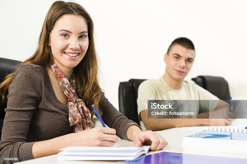 Escolar alunos em sala de aula - Foto de stock de Adolescente royalty-free