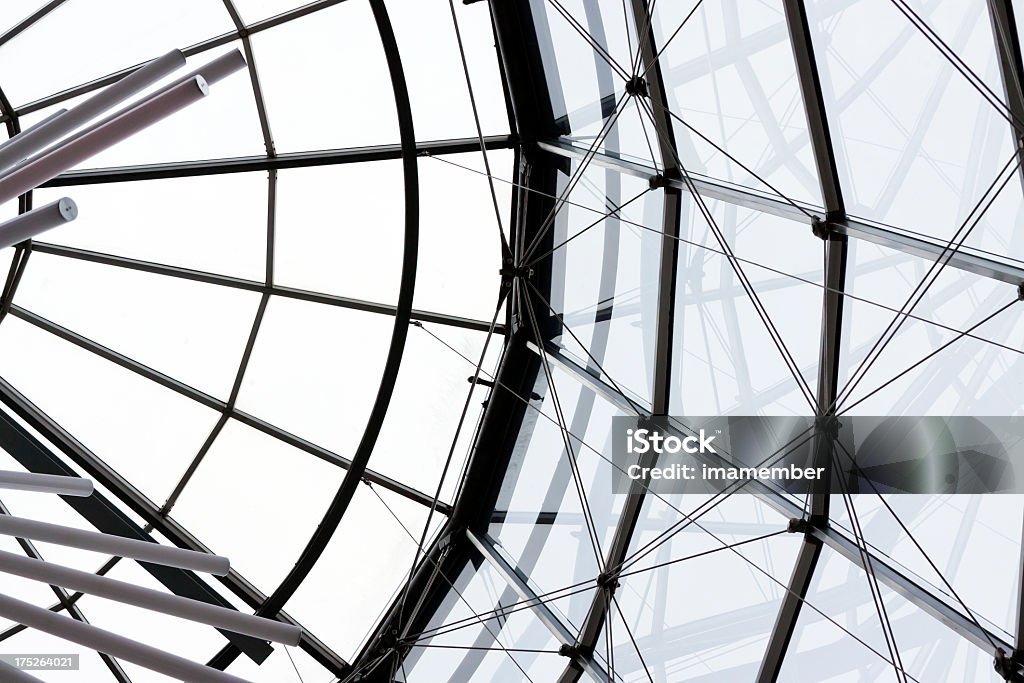 Astratto di pannelli di vetro soffitto moderno Edificio adibito a uffici - Foto stock royalty-free di Architettura