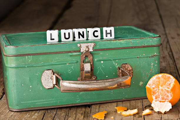 vintage caixa de almoço - lunch box box old green imagens e fotografias de stock