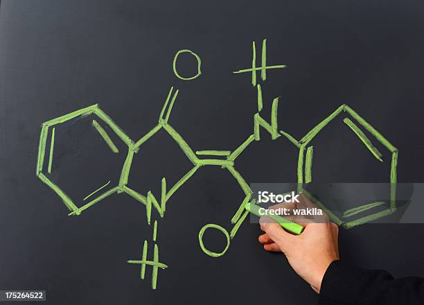 Chalkboard Molécula De Azúcar Sobre Negro Foto de stock y más banco de imágenes de Hidrógeno - Hidrógeno, Verde - Color, Vinculación