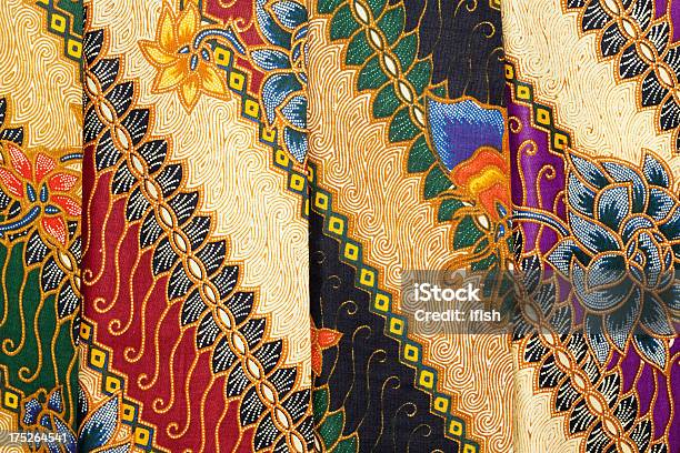 バティックプリントのインドネシアの織物の市場 - ろうけつ染めのストックフォトや画像を多数ご用意 - ろうけつ染め, インドネシア, 模様