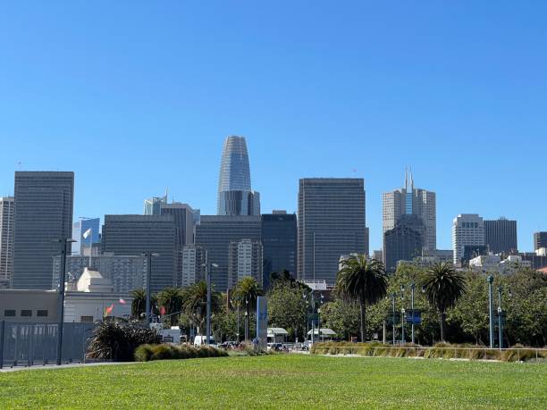 istock Lawn in the city center 1752647724