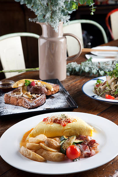 istock omelette with salad & french toast 175264956