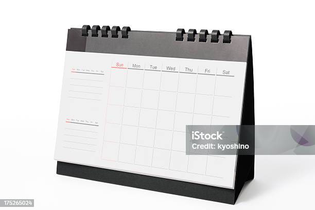 Fotografía De Escritorio En Blanco Aislados De Calendario Sobre Fondo Blanco Foto de stock y más banco de imágenes de Calendario