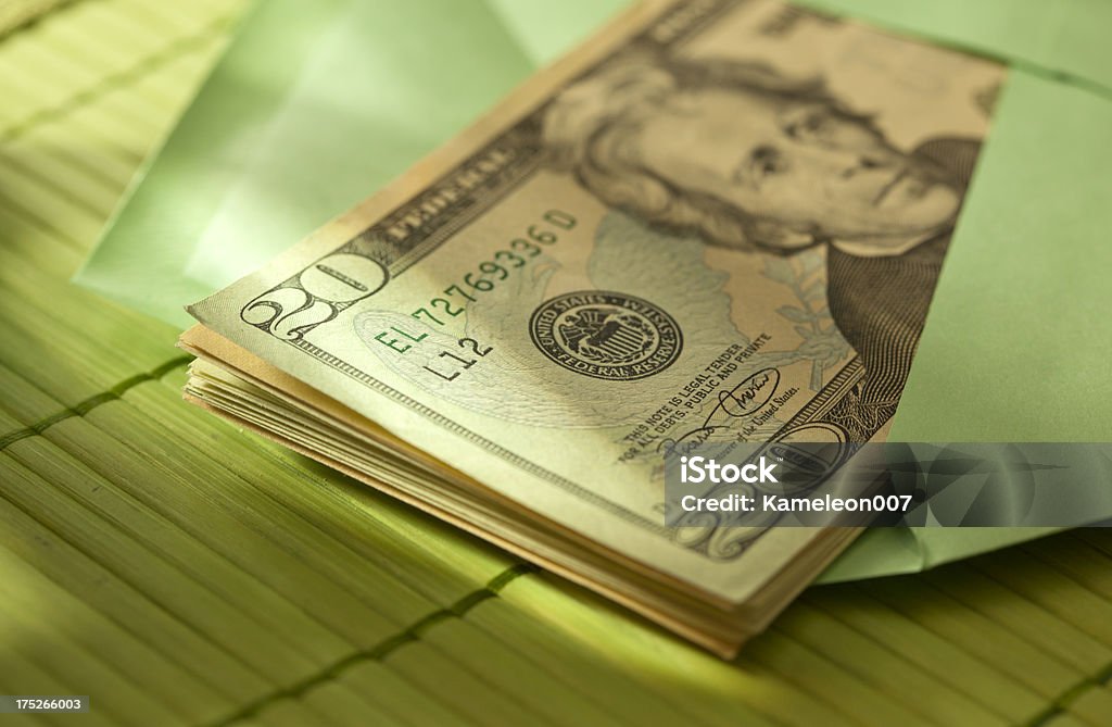 Dinero en un entorno - Foto de stock de Billete de banco libre de derechos