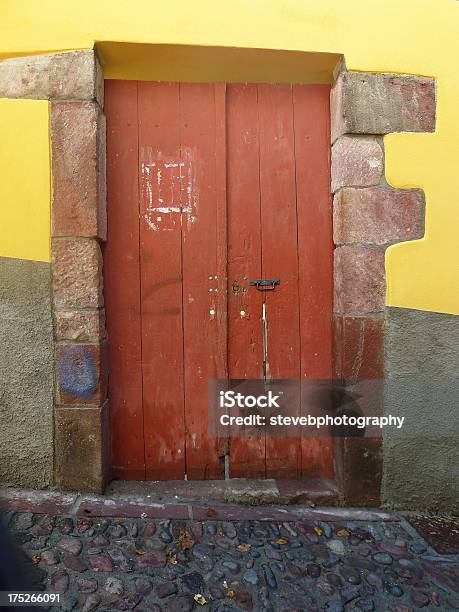 Дверь В Альгеро Сардиния — стоковые фотографии и другие картинки Альгеро - Альгеро, Архитектура, Без людей