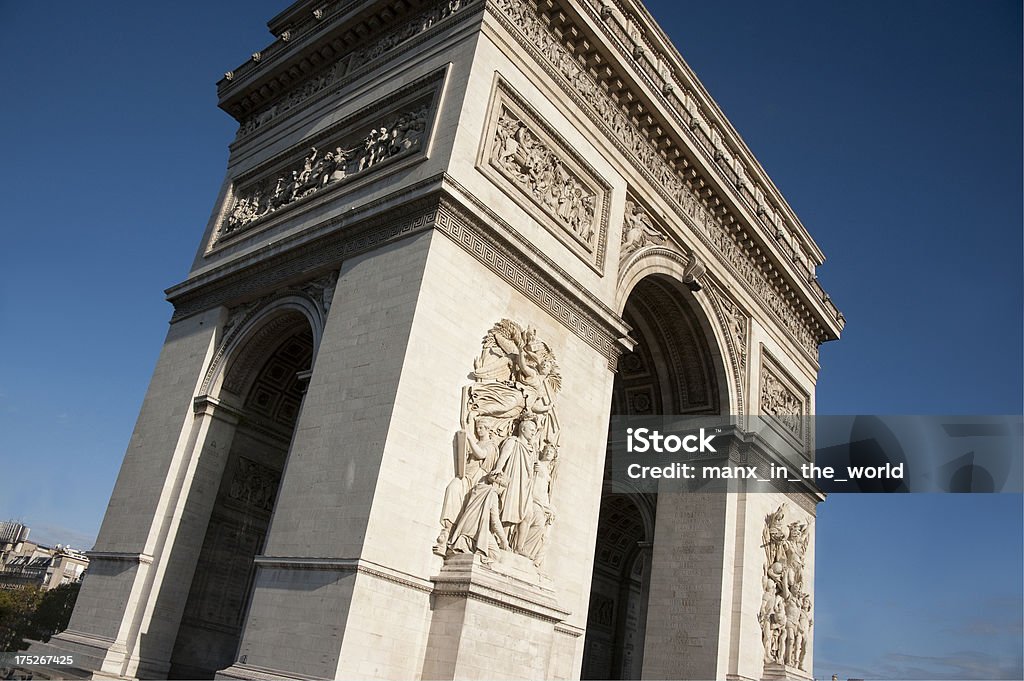 Arc de Triomphe に向かいます。 - エトワール広場のロイヤリティフリーストックフォト