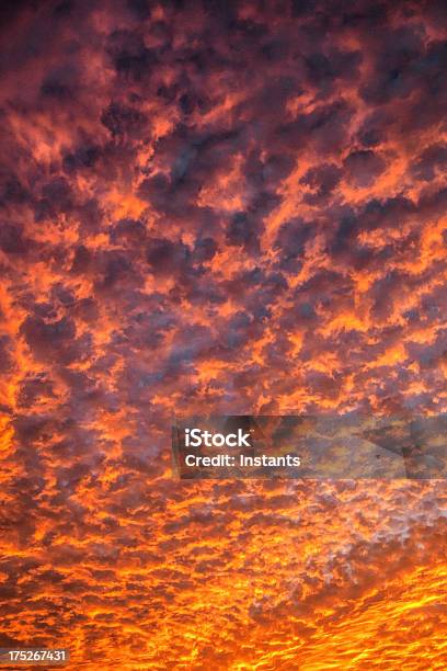 Cloudscape - Fotografie stock e altre immagini di A mezz'aria - A mezz'aria, Ambientazione esterna, Ambientazione tranquilla