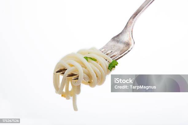 Photo libre de droit de Spaghetti À La Fourchette Dargent banque d'images et plus d'images libres de droit de Fond blanc - Fond blanc, Fourchette, Pâtes alimentaires