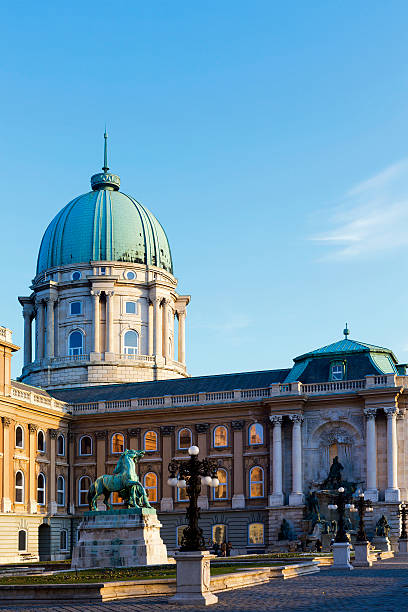 galleria nazionale ungherese a budapest - royal palace of buda immagine foto e immagini stock