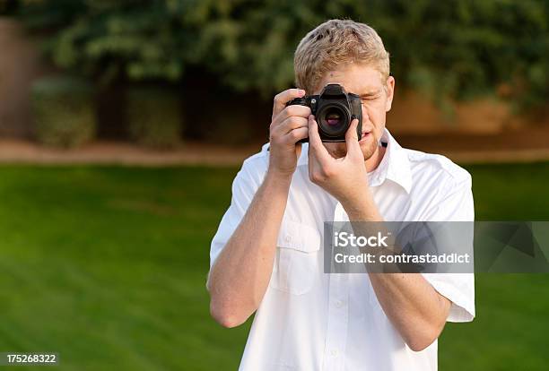 Foto de Fotógrafo e mais fotos de stock de 20-24 Anos - 20-24 Anos, Adulto, Beleza