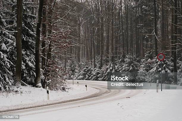 겨울맞이 Road 0명에 대한 스톡 사진 및 기타 이미지 - 0명, 겨울, 곡선