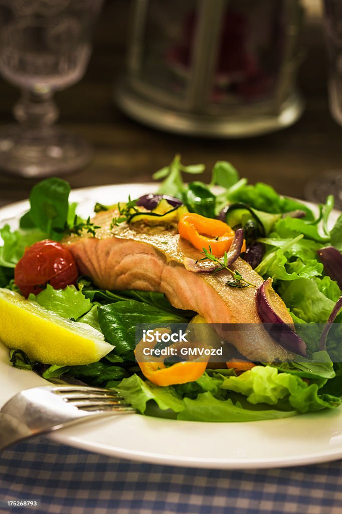 Grüner Salat mit Lachs - Lizenzfrei Fisch Stock-Foto