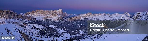 Grupa Tofane W Zmierzch - zdjęcia stockowe i więcej obrazów Alpenglow - Alpenglow, Alpy, Belluno