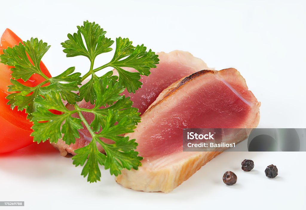 rare steak de porc et légumes tranches de décoration - Photo de Aliment libre de droits