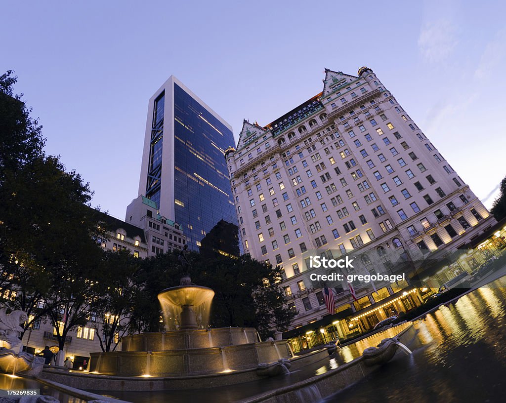 Pulitzer fonte e Plaza Hotel na cidade de Nova York - Foto de stock de Plaza Hotel - Manhattan royalty-free