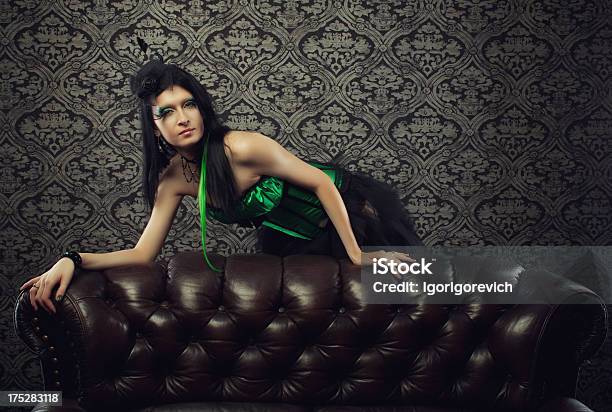 Lady Em Verde - Fotografias de stock e mais imagens de Adulto - Adulto, Atriz, Beleza