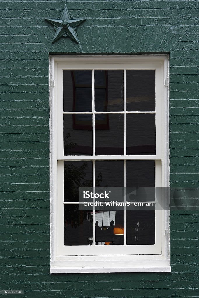 인명별 창쪽, 녹색 벽돌전, 거수 - 로열티 프리 0명 스톡 사진