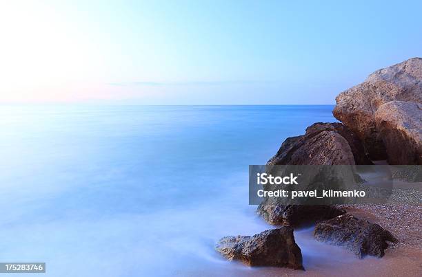 Steine Auf Das Meer Stockfoto und mehr Bilder von Abstrakt - Abstrakt, Bildhintergrund, Blau