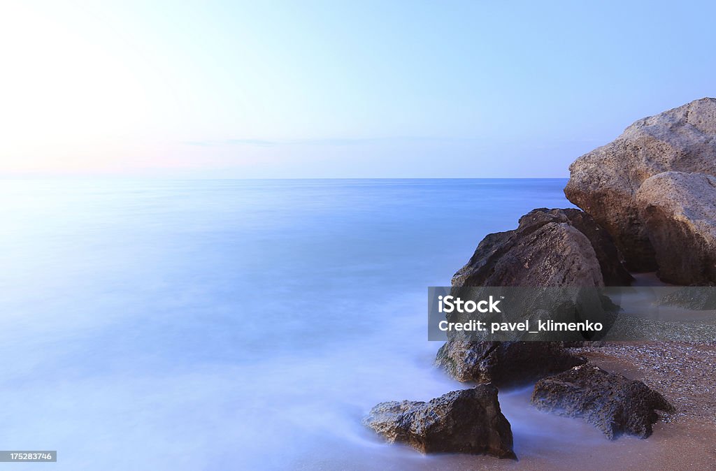 Камни на море - Стоковые фото Абстрактный роялти-фри