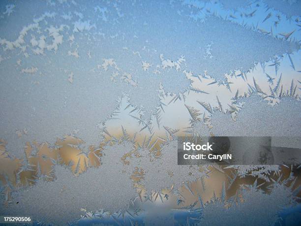 Helado Ventana De Invierno Foto de stock y más banco de imágenes de Abstracto - Abstracto, Azul, Brillante