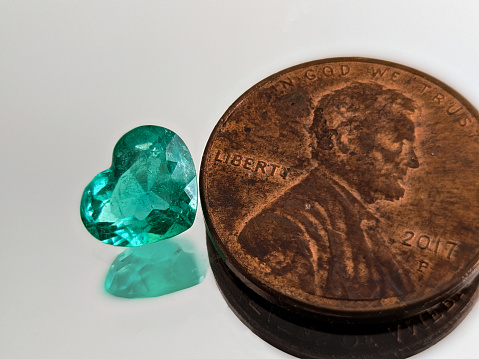 esmeraldas gigantes cristales emerald gemstone gemas piedras preciosas diamantes verdes granate zafiro rubí, emeralds and gemstone jade
