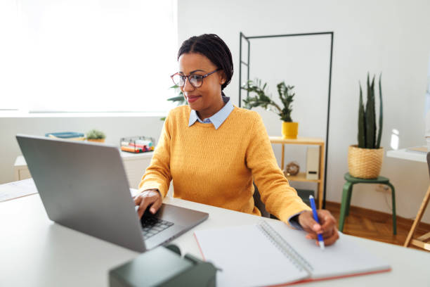 istock Businesswoman working at the office 1752948904