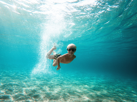 Woman scuba diving in Rangiroa Atoll, French Polynesia