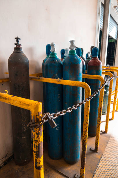 istock Oxygen tank set hurts well. 1753191379