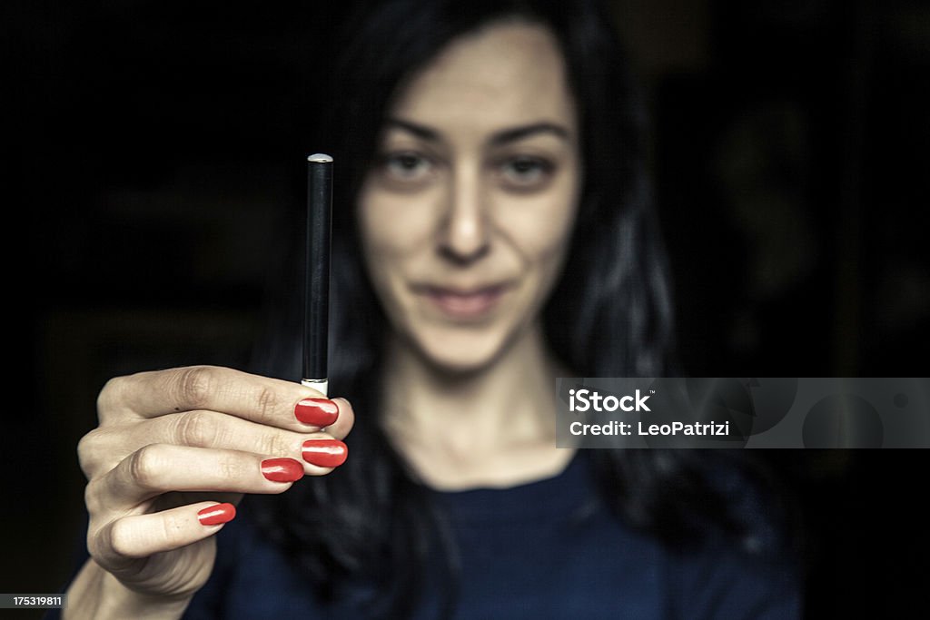 Frau Rauchen elektronische Zigarette - Lizenzfrei Elektrische Zigarette Stock-Foto
