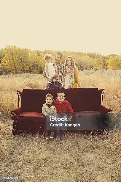 Foto de Família De Cinco e mais fotos de stock de 2-3 Anos - 2-3 Anos, 4-5 Anos, Adulto