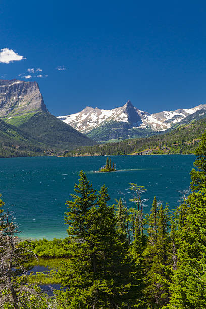 istock Alpine Lake and Island 175339267