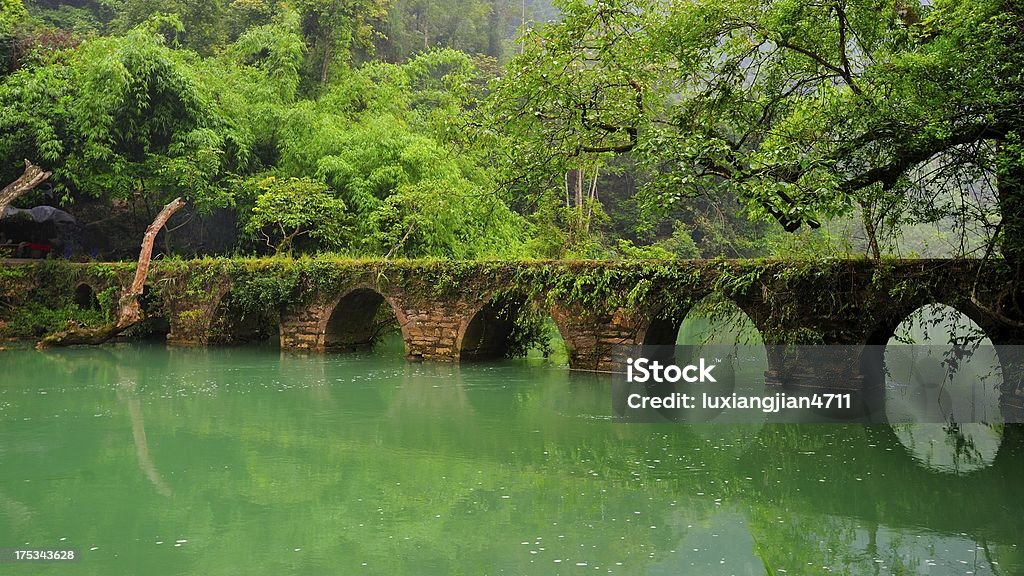 Le petit pont de sept trous - Photo de Antique libre de droits