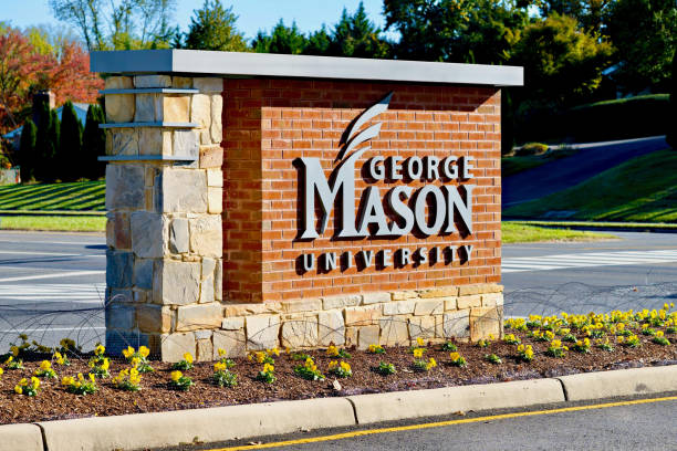 george mason university sign, fairfax, virginia (usa) - george mason imagens e fotografias de stock