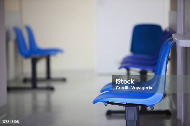 대합실 블루 의자 도어 0명에 대한 스톡 사진 및 기타 이미지 - 0명, 가정의 방, 건강관리와 의술