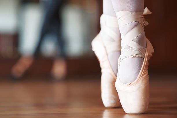 優雅な位置まで - ballet people dancing human foot ストックフォトと画像