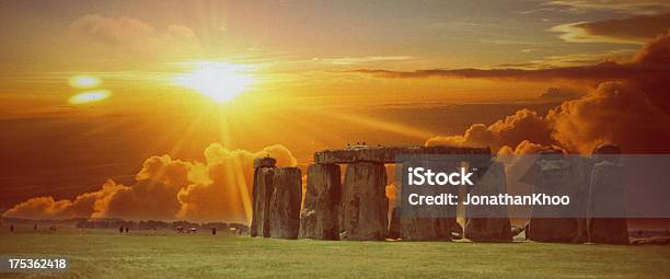 Stonehenge Stockfoto und mehr Bilder von Stonehenge - Stonehenge, Sonnenuntergang, Niemand