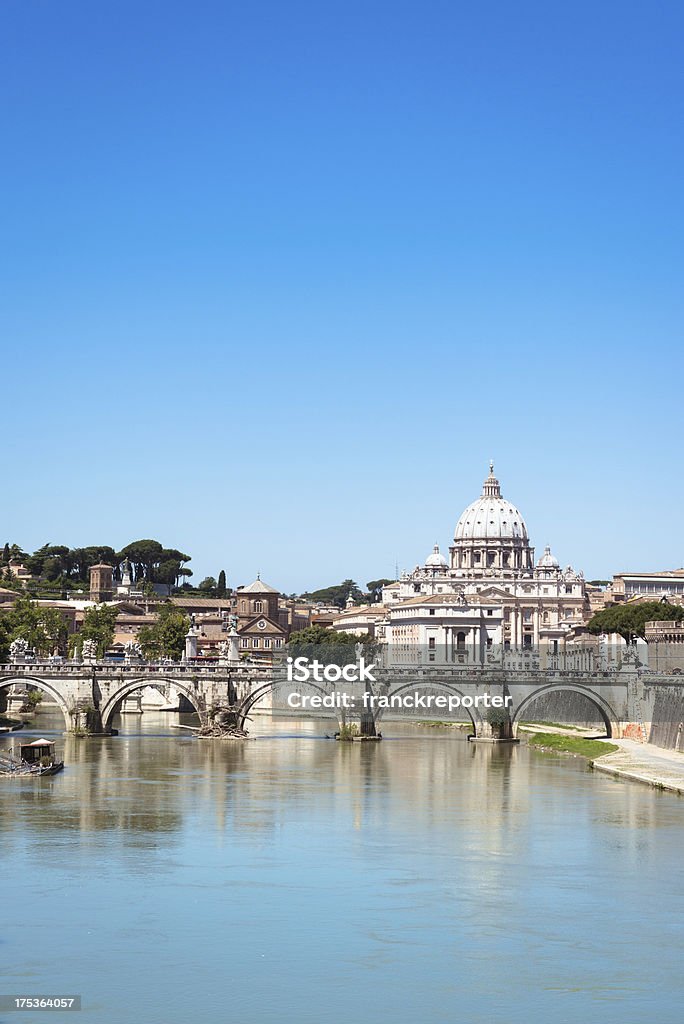 Panoramę z Tybru w Rzymie - Zbiór zdjęć royalty-free (Bazylika św. Piotra na Watykanie)